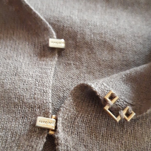 Hugo Boss Silk & Cashmere V-neck Top - Picture 11 of 15